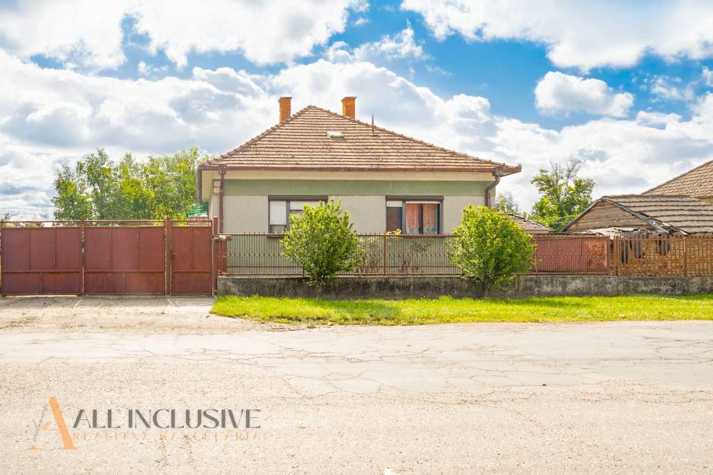ALL INCLUSIVE | NA PREDAJ STARŠÍ RODINNÝ DOM V MESTE GABČÍKO