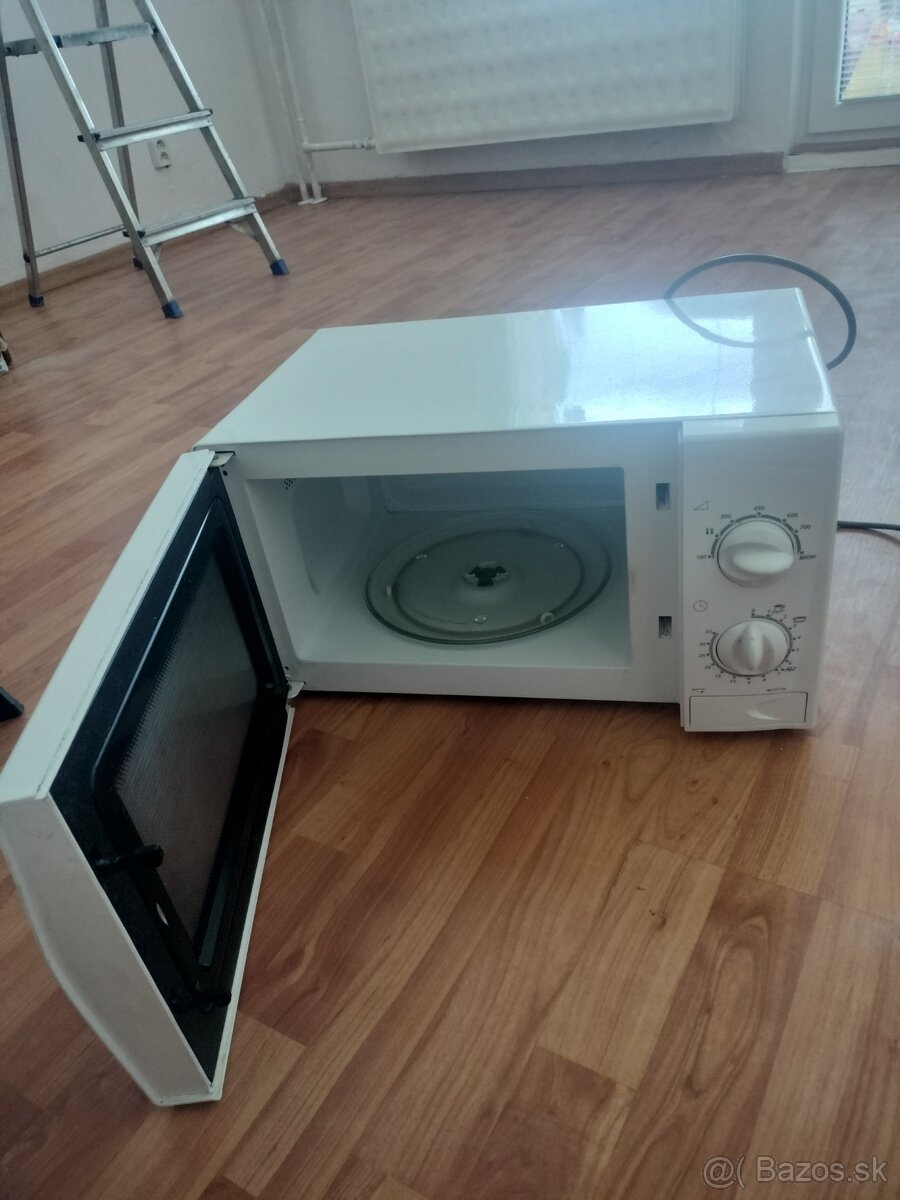 Mikrovlnná rúra