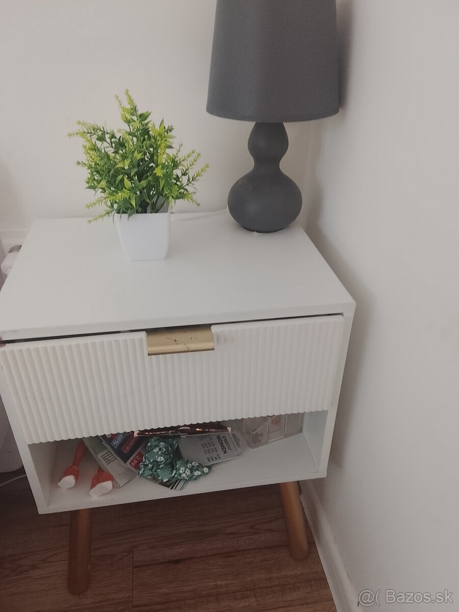 Nočné stolíky