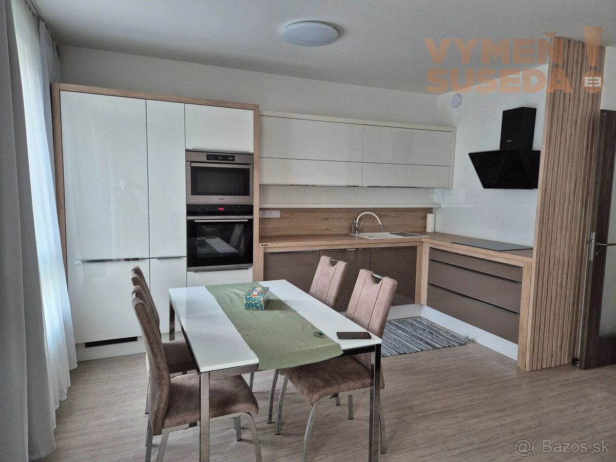 VYMEŇ SUSEDA – VÝNIMOČNÝ 2 IZB. ZARIADENÝ BYT S BALKÓNOM, J