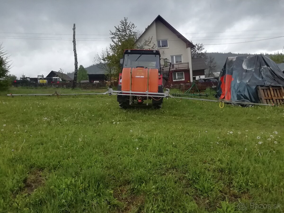 Postrekovač za traktor