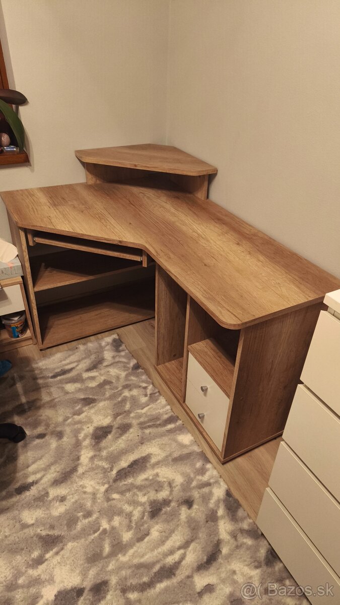 Predám rohový písací stôl a stoličku
