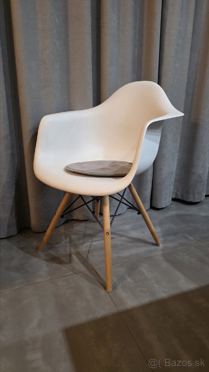 Jedálenské stoličky