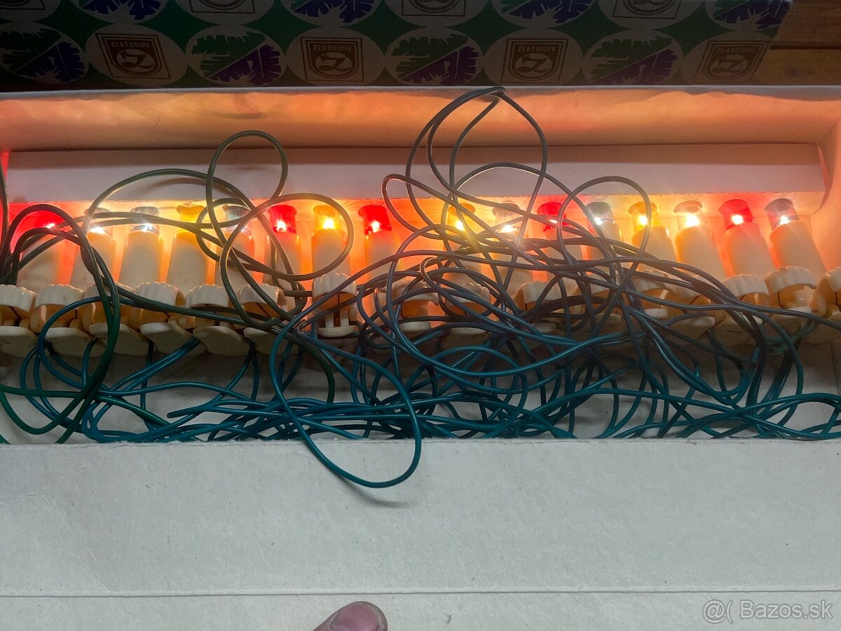 Funkčné Vianočné svetlá T4 v nálezom stave.