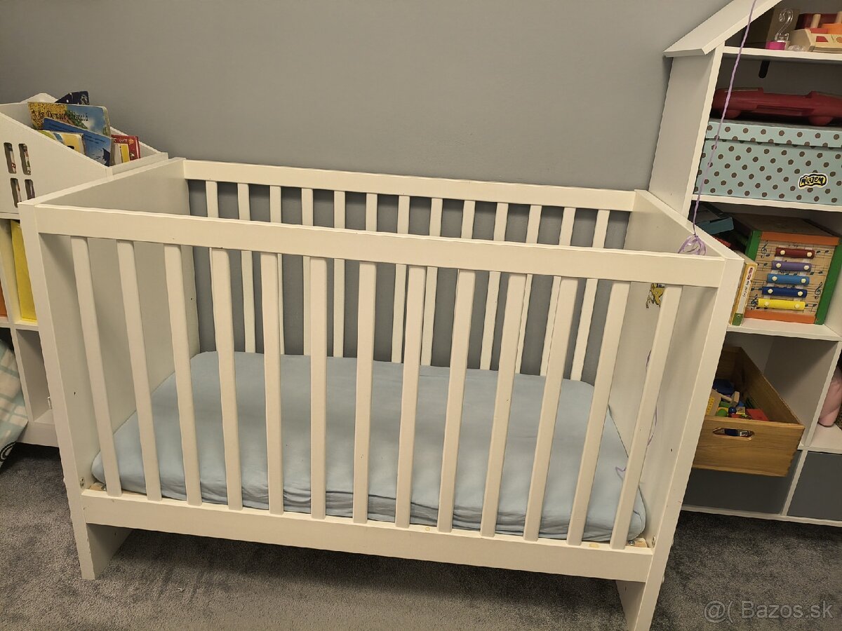 Drevená detská postieľka biela matná