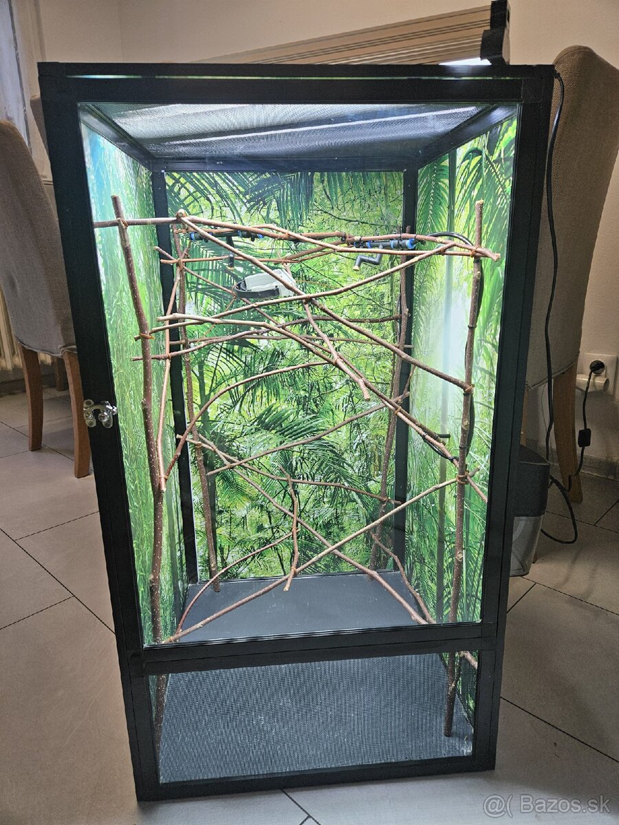 Predam terarium pre chameleona 45x45x80