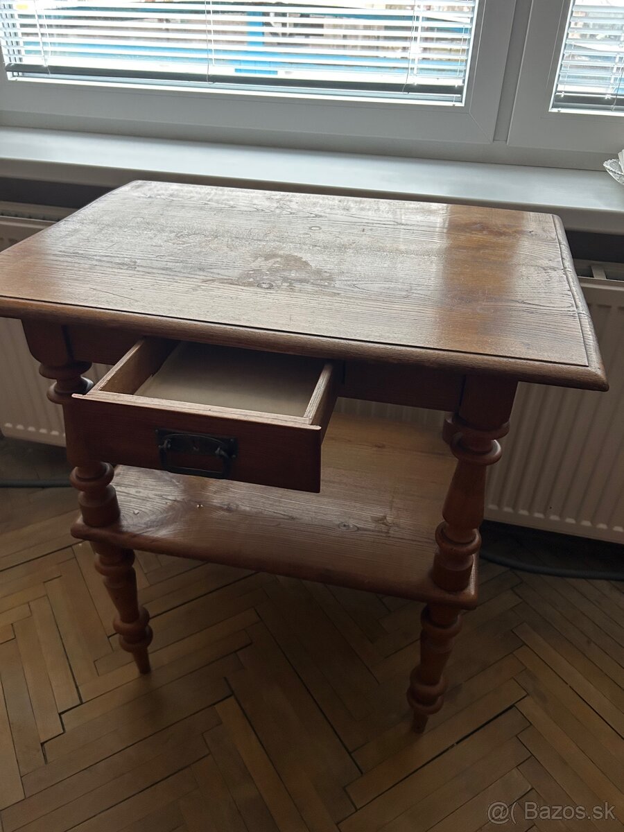 Starožitný stôl