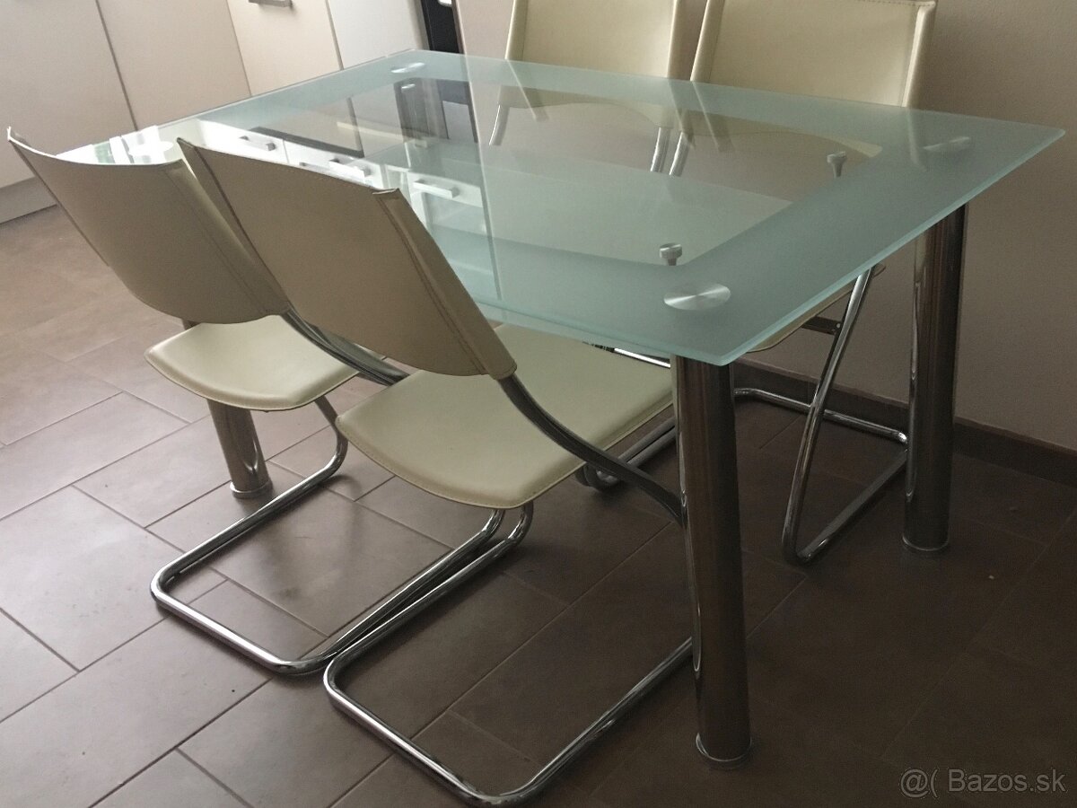 Predám kovovo sklenený jedálenský stôl
