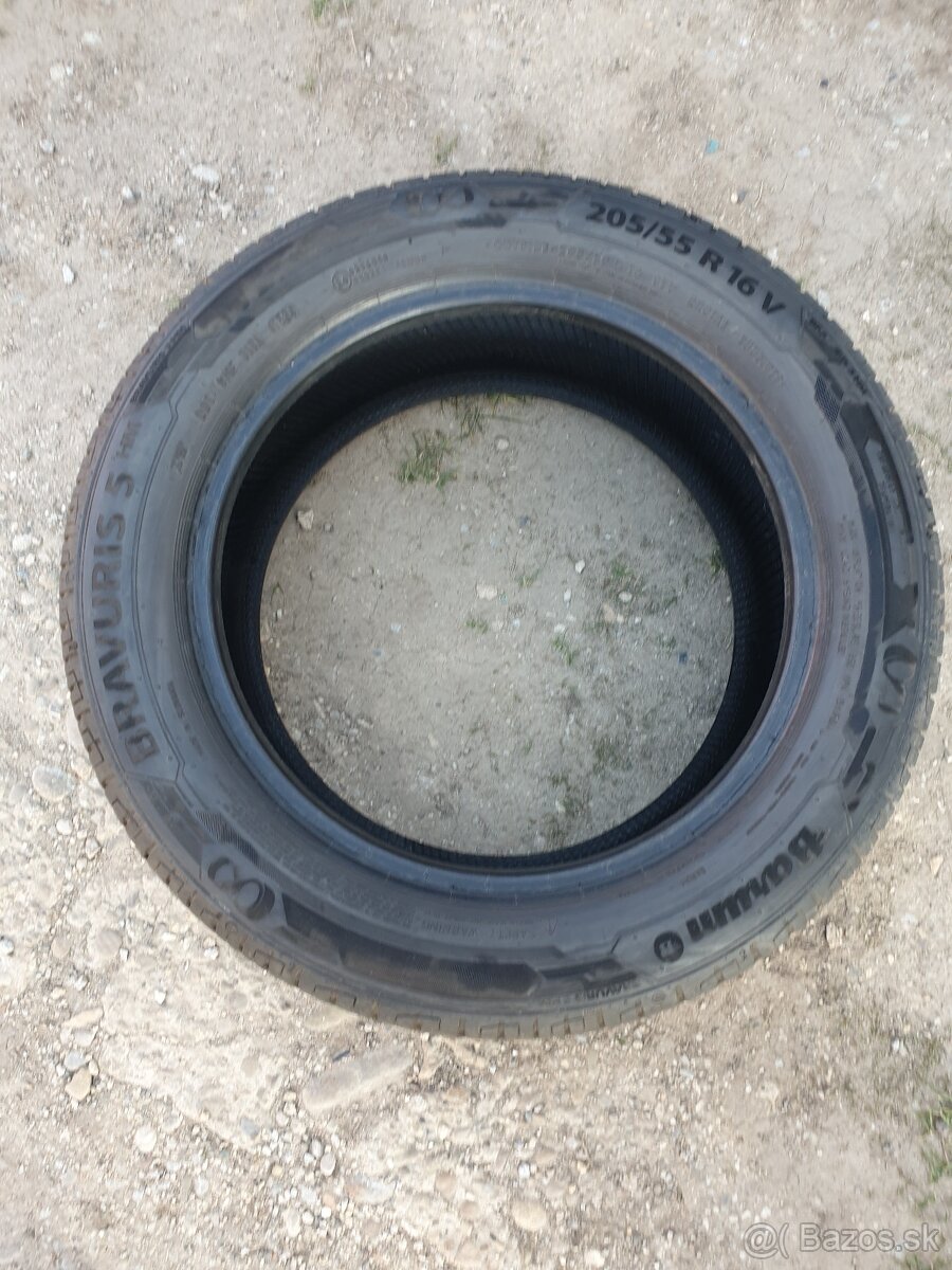 Predam 2 kusy 16 letne gumy 205/55r16 Barum Bravuris 5HM DOT
