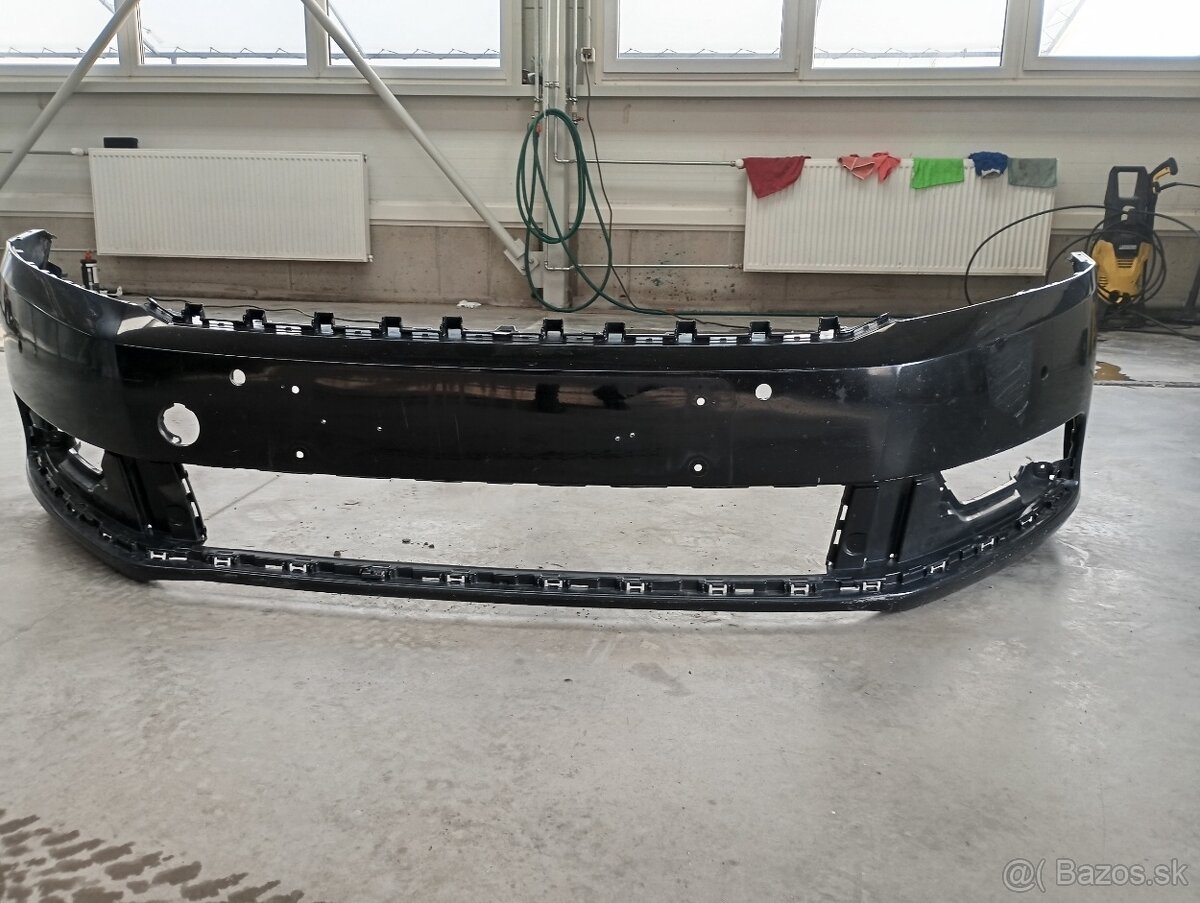 Predný nárazník VW Polo B7 s otvormi