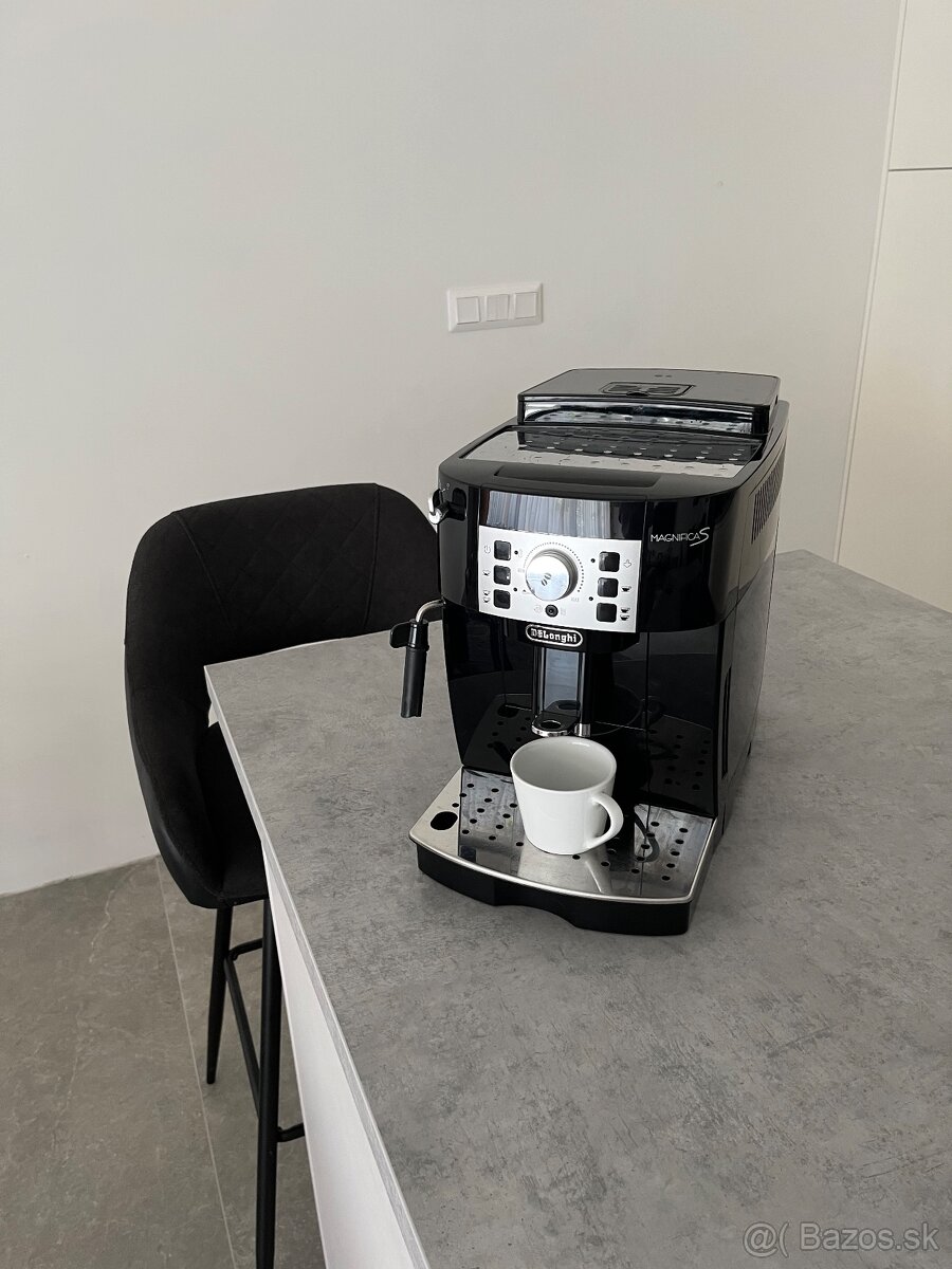 Kávovar DeLonghi MAGNIFICA S