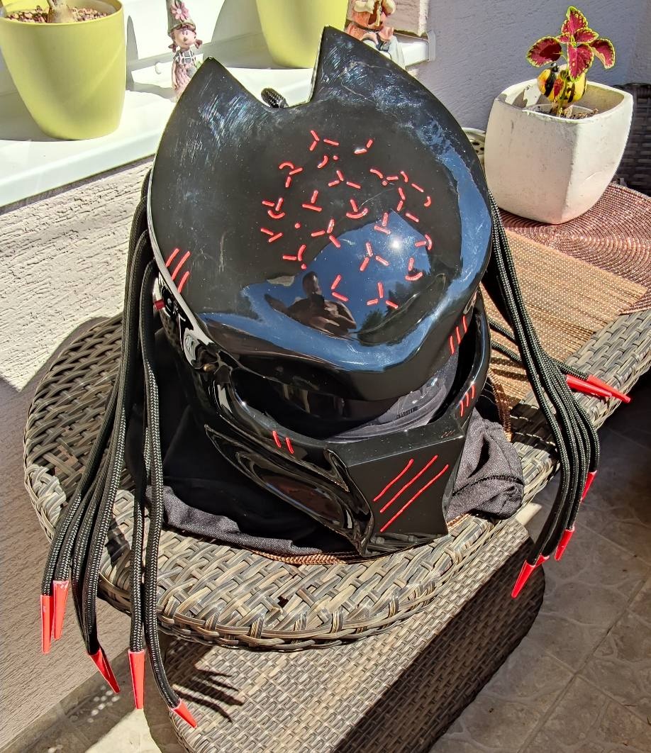 Predám prilbu Predator Fire Blade