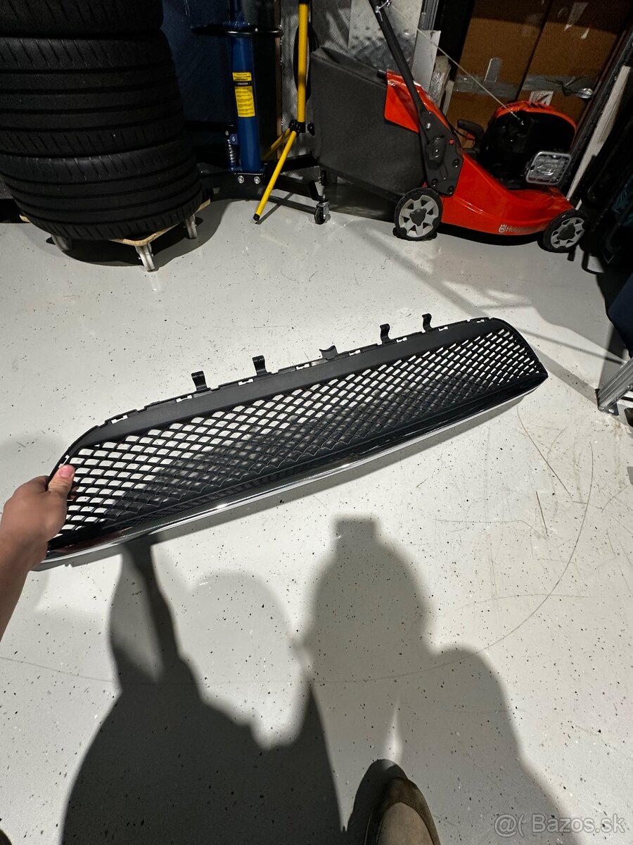 Predná spodná mriežka mercedes V