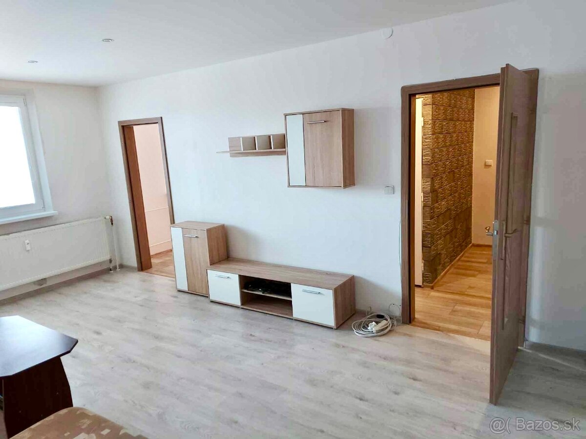 Na prenájom 1 izbový byt s loggiou, Dubnica n/Váhom