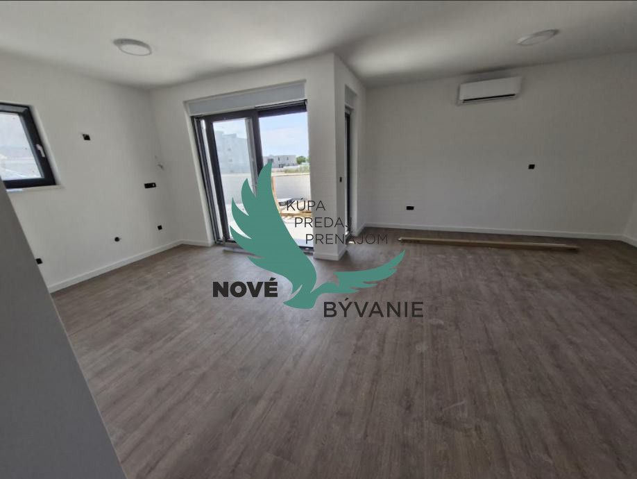 Chorvátsko- Apartmán so záhradou len 200m od mora - Privlaka