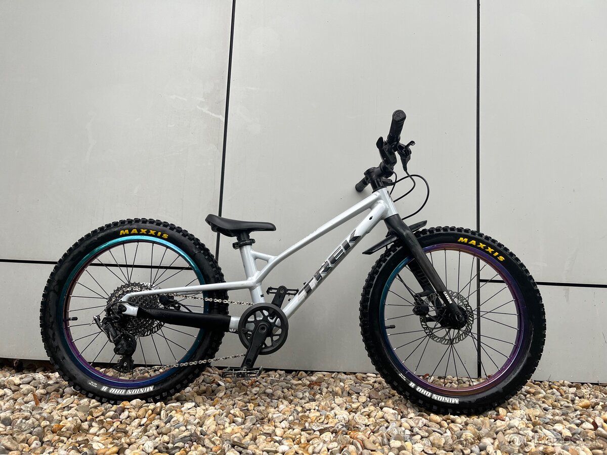 Detský bicykel TREK Wahoo 20 Trail Plasma Grey Pearl 2025