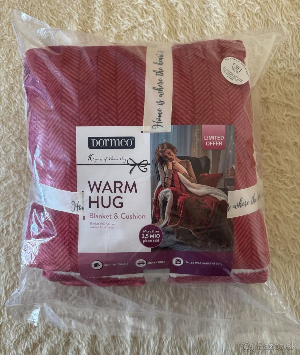 Vankúš a luxusná deka - DORMEO hrejivý set Warm Hug