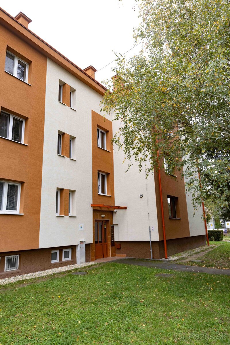 Ponúkame na prenájom 2 izbový byt s loggiou v Humennom