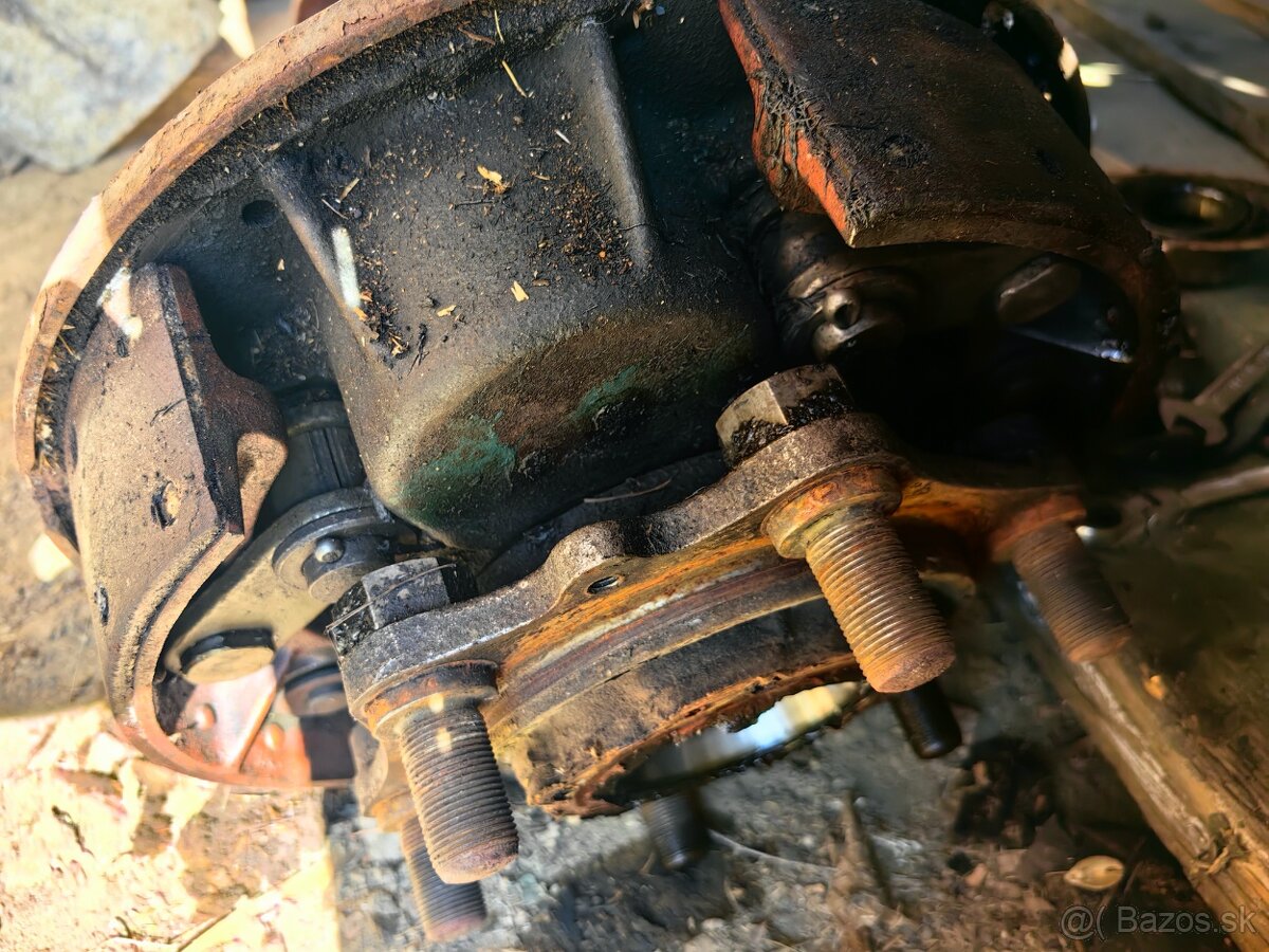 Predam zadne obaly reduktorov tatra 805