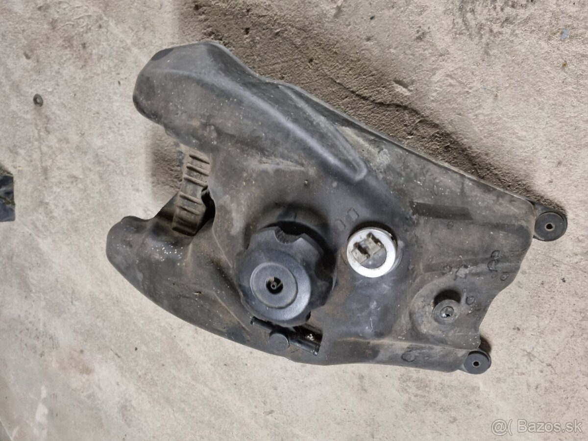 Nádrž suzuki ltr 450