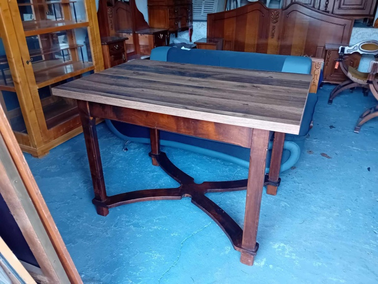 STARÝ JEDÁLENSKÝ STÔL