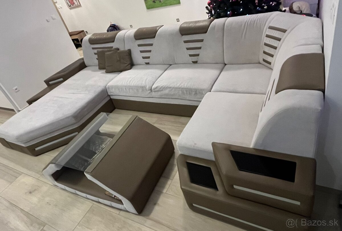 Predam velku jedinecnu sedaciu supravu so stolikom