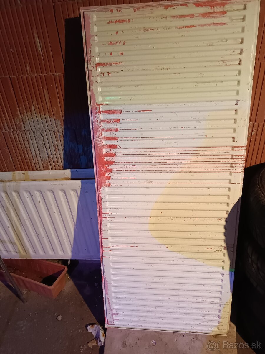 Predám okno balkónové dvere a radiátor