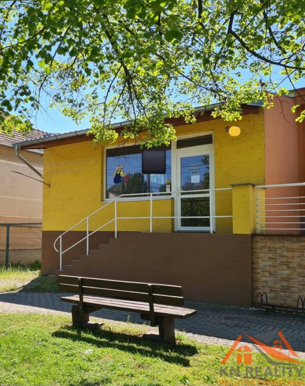 Na predaj budova na rôzne účely Moča