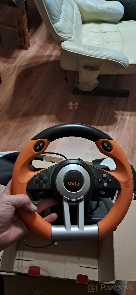 Predam volant na ps3 a pc