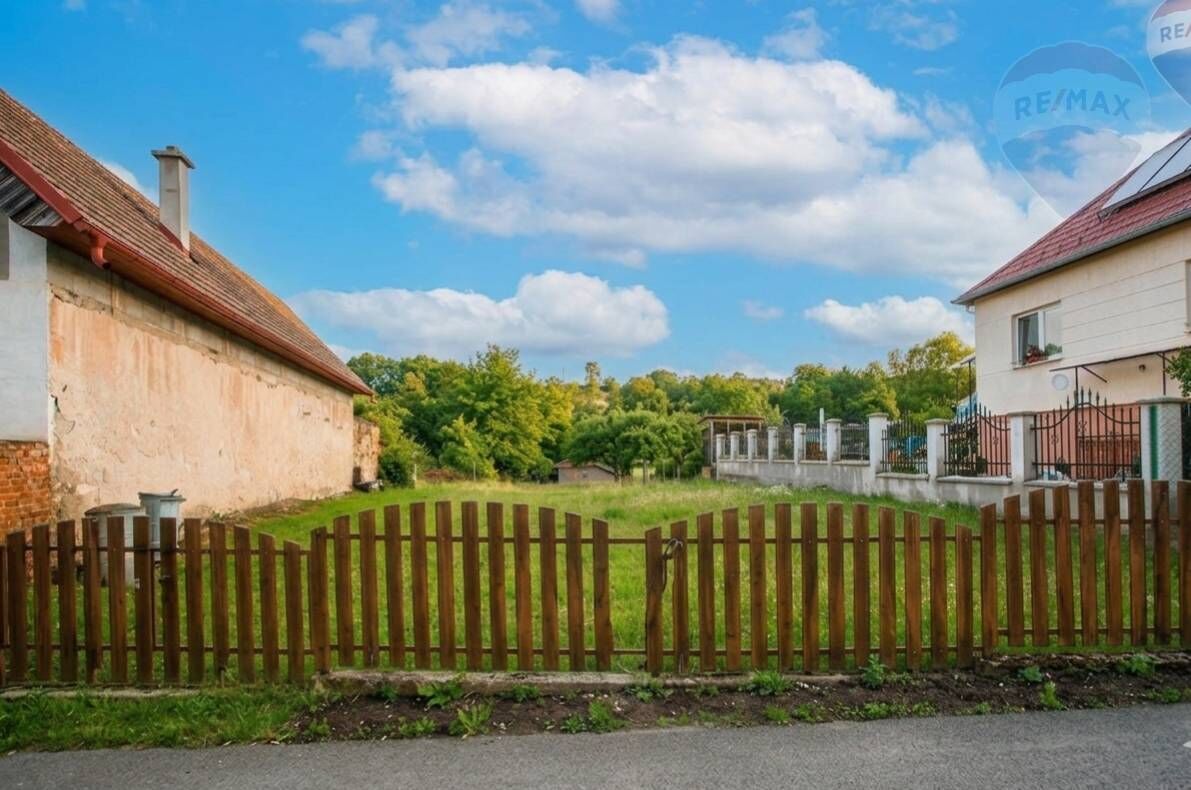 PREDAJ: Stavebný pozemok v obci Pitelová_893m2_okres Žiar na