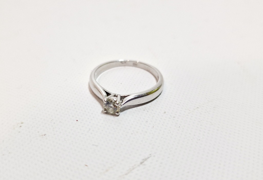Zasnubny prsteň 0,20ct diamant