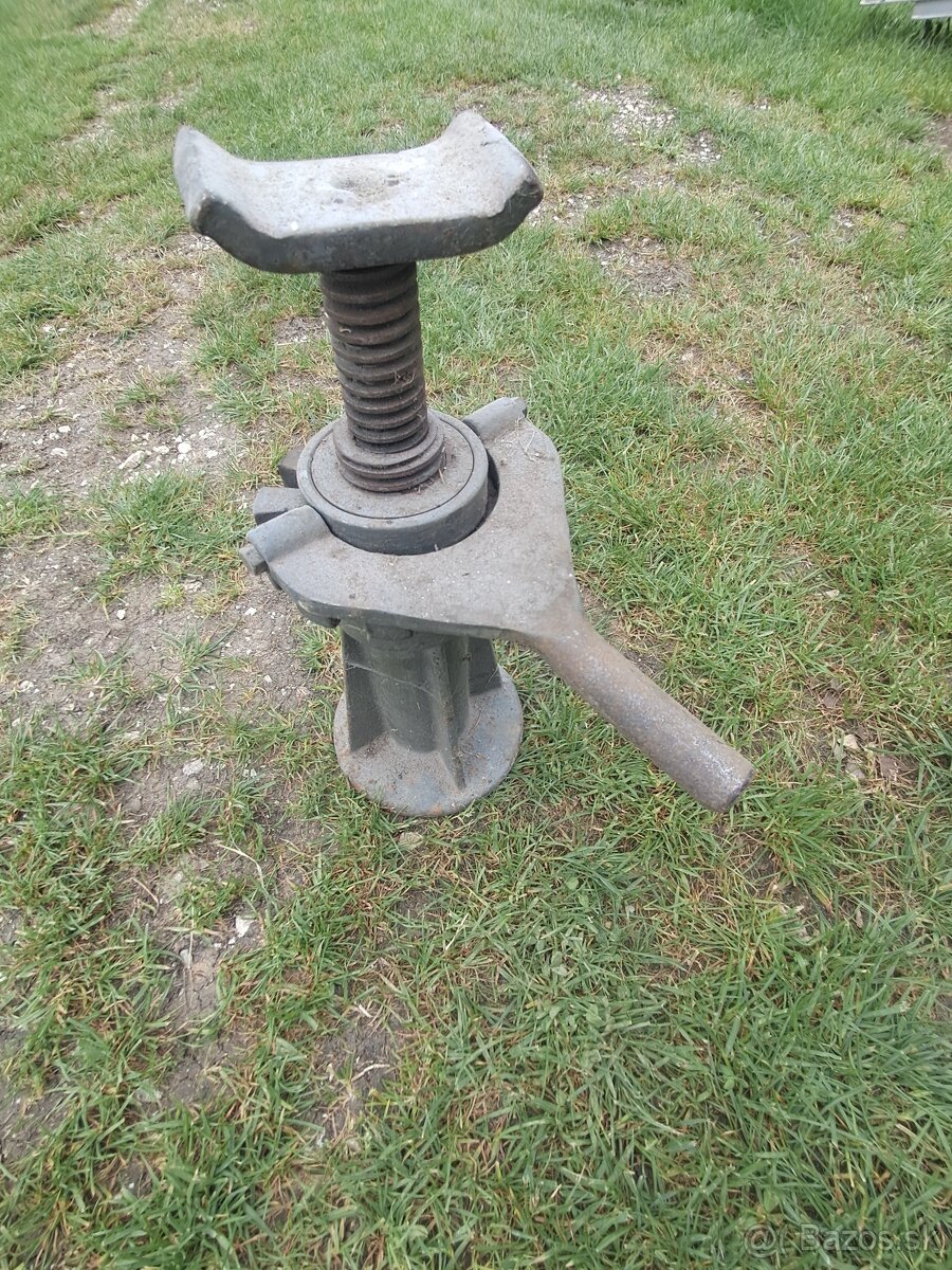 Zdvihák na auto