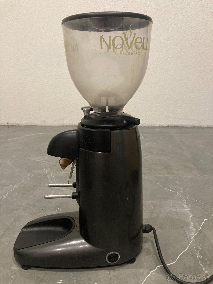 Mlynček na kávu Compak-K3