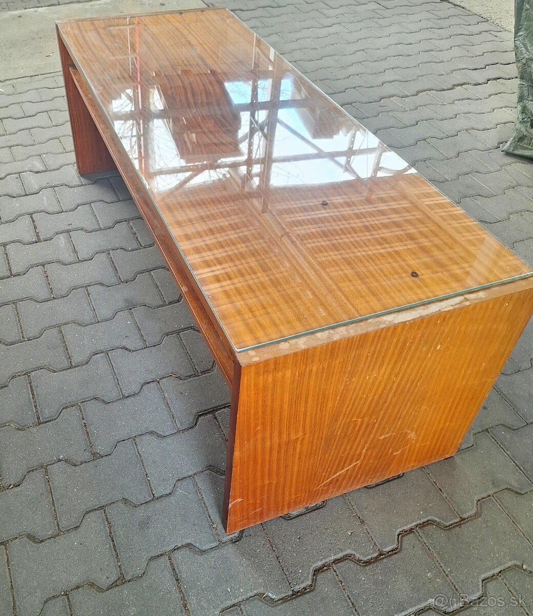 Konferenčný stolík