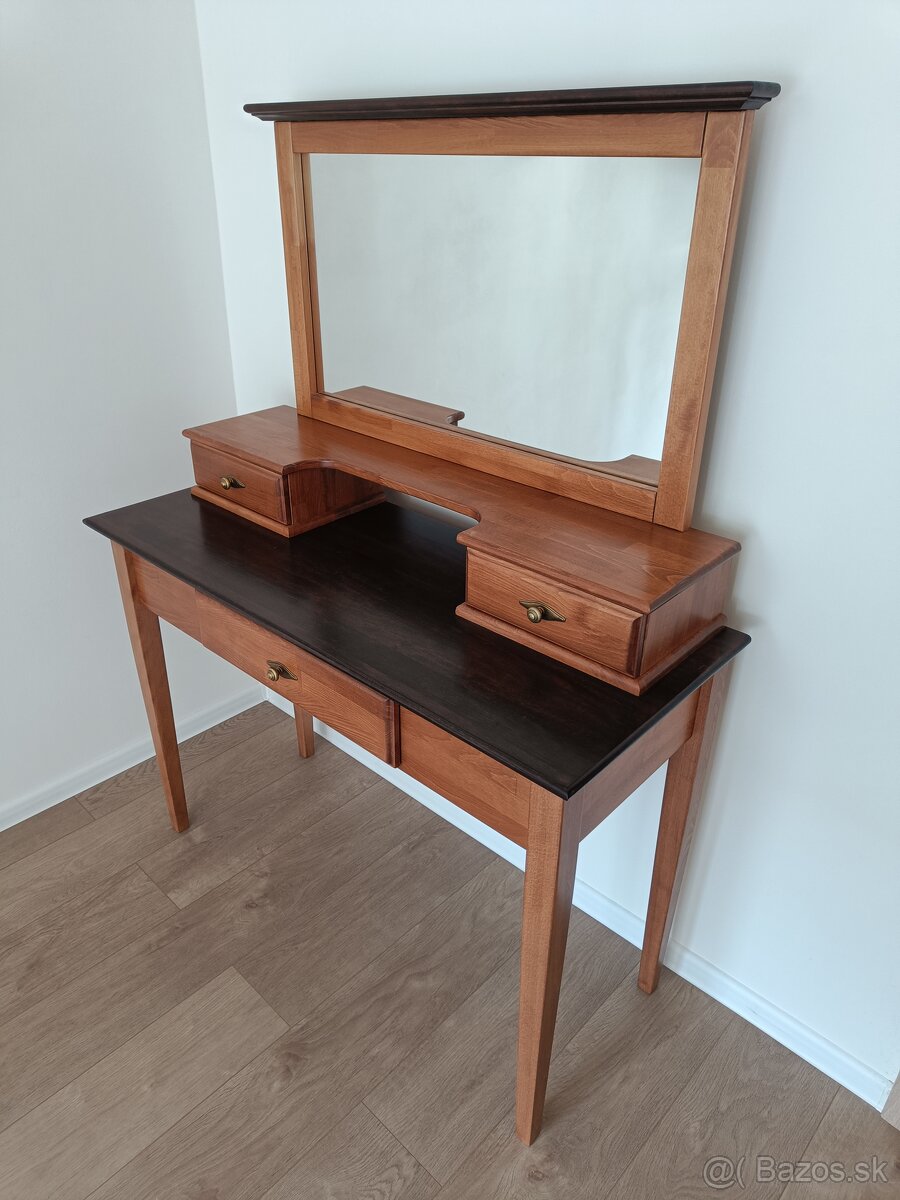 Predám kozmetický stolík