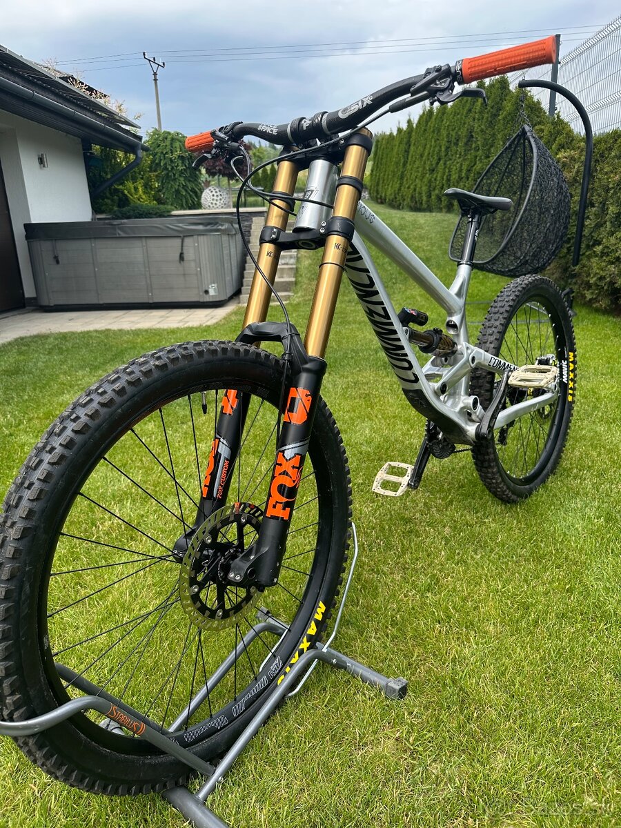 DH Commencal Furious