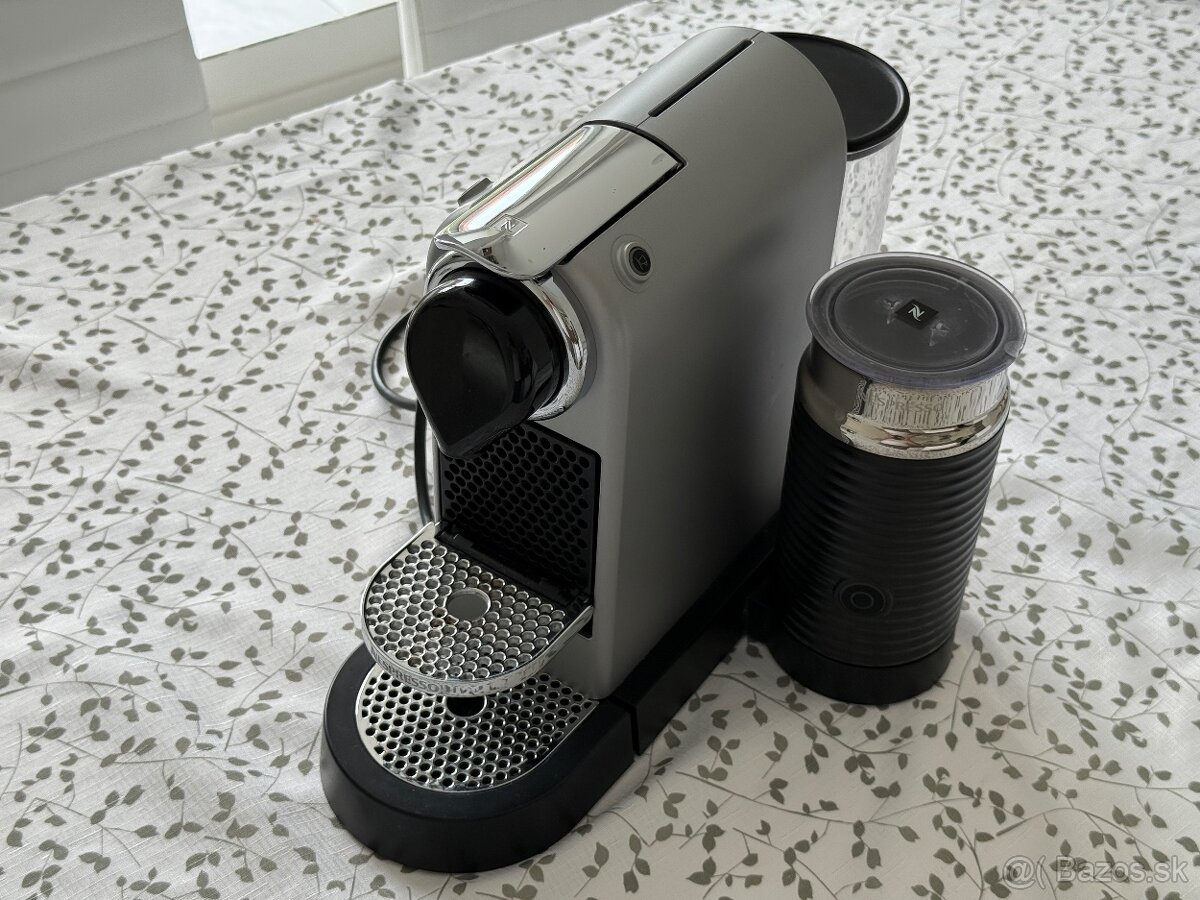 Kávovary NESPRESSO C123 s napěnovačem