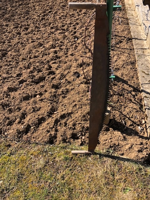 Dvojmužná ručná pila.