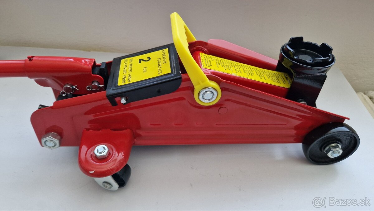 Hydraulický autozdvihák 2 T