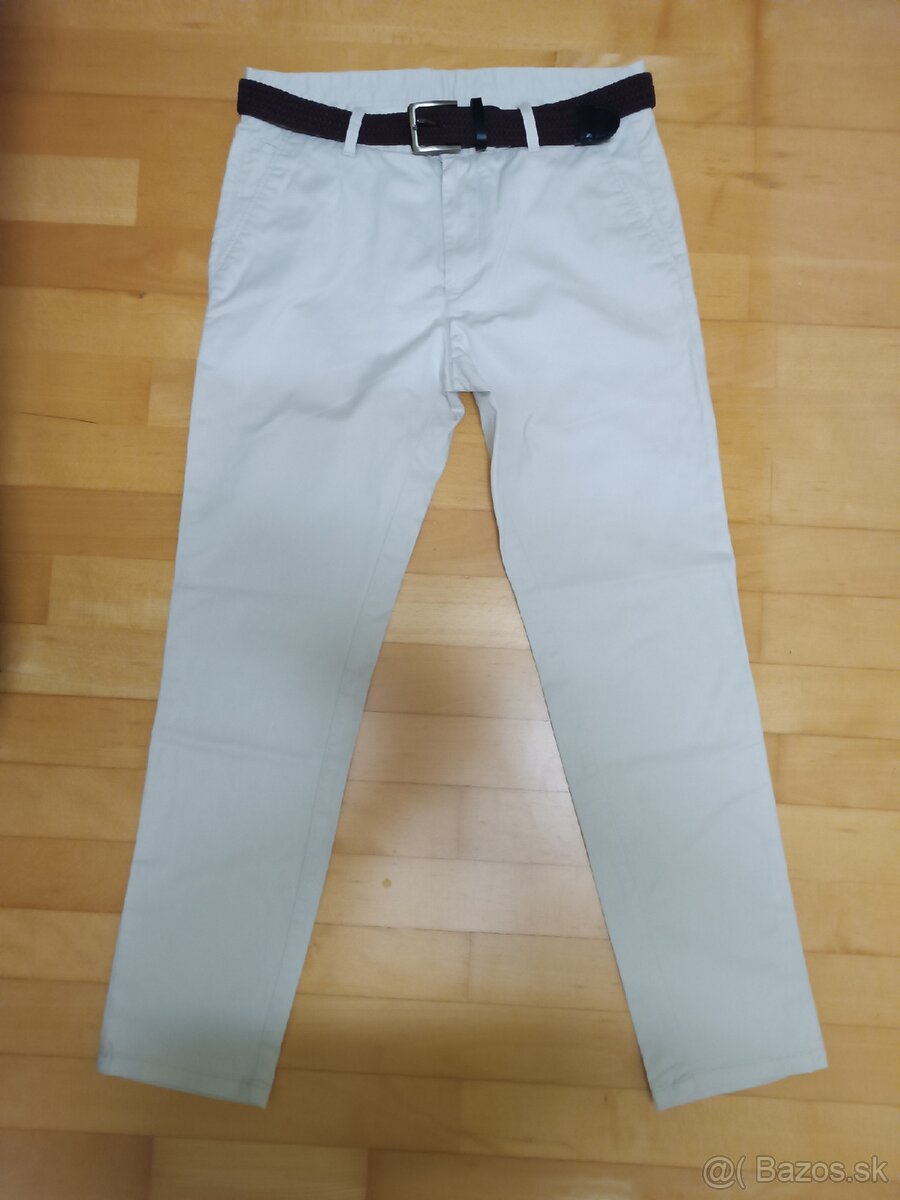 Pánske béžové nohavice s opaskom