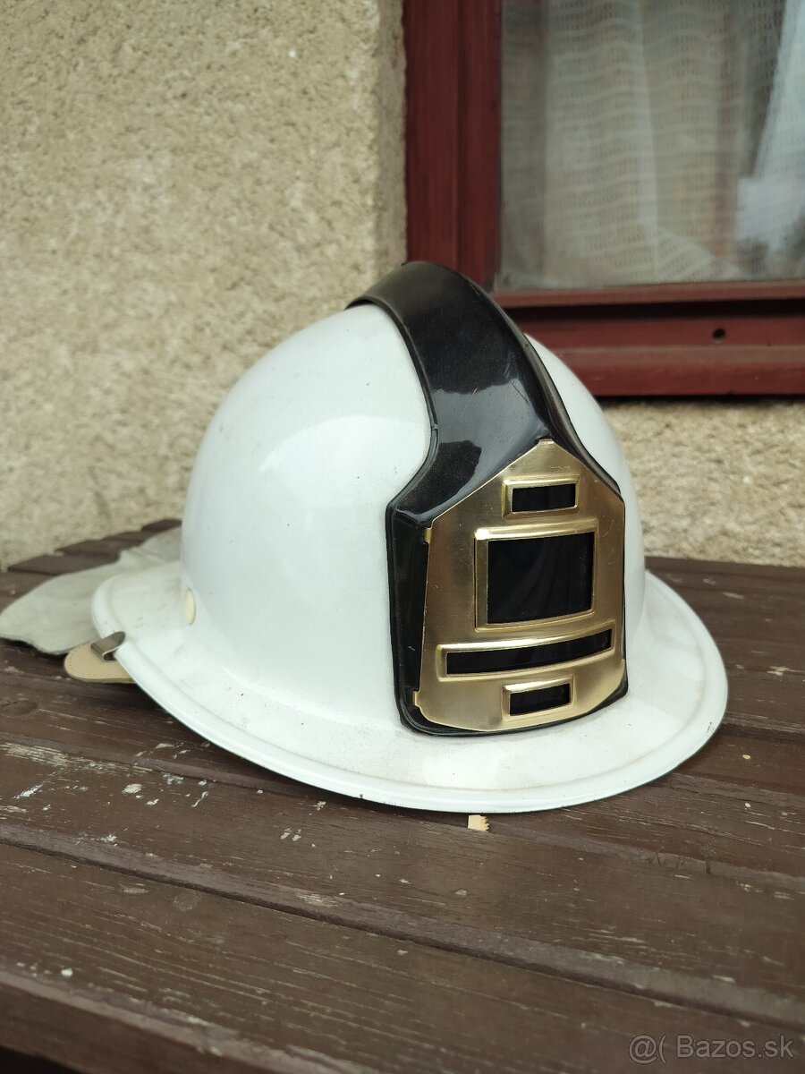 Predám zachovalú hasičskú prilbu PZ-2