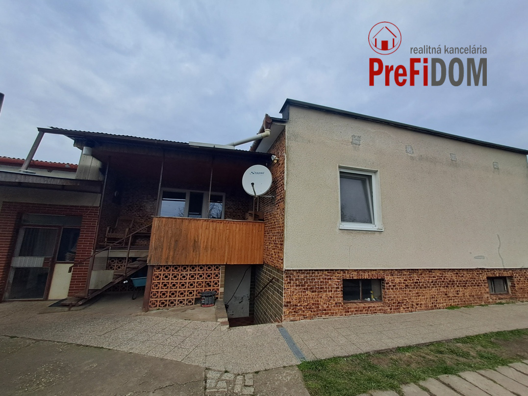 PREDAJ 4 – izbový átriový rodinný dom v meste Šurany.