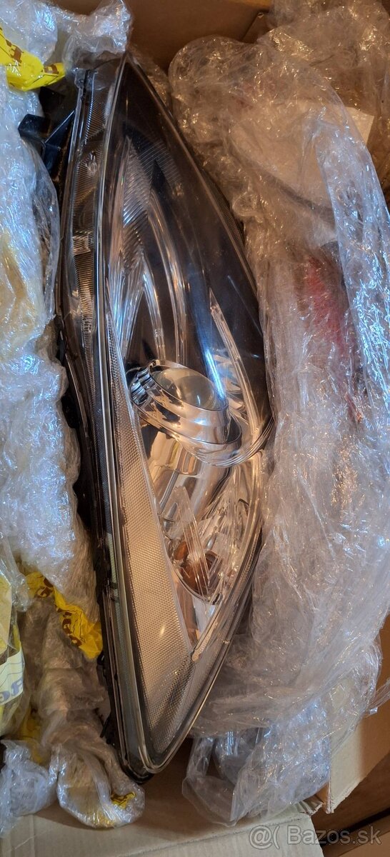 Pravý bixeón Mazda 3 MPS BL