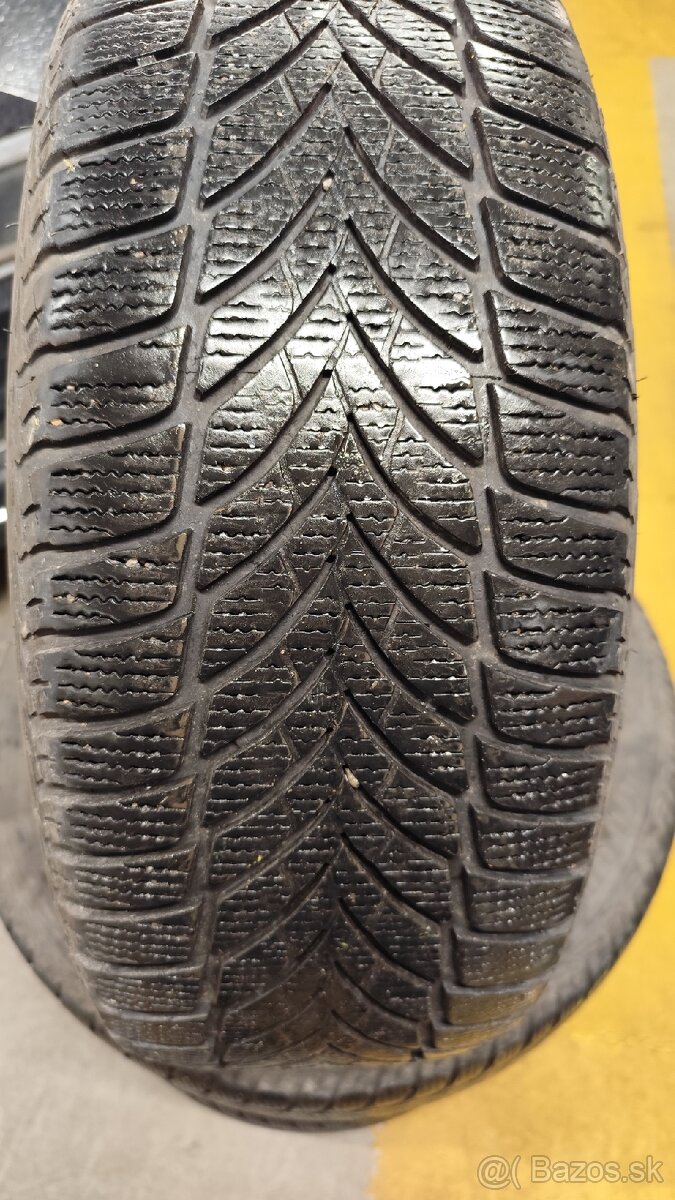 215/55 R17 GoodYear zimne