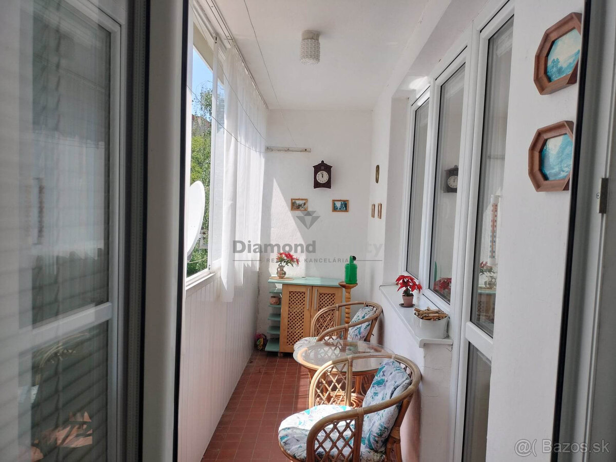 Na predaj veľký 3 izbový tehlový byt na Solivare s vlastným