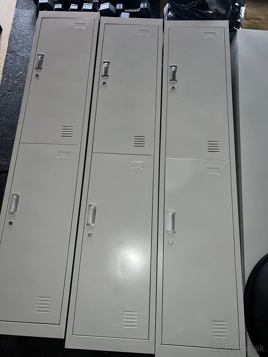 kovová skriňa ,šatnová skrinka