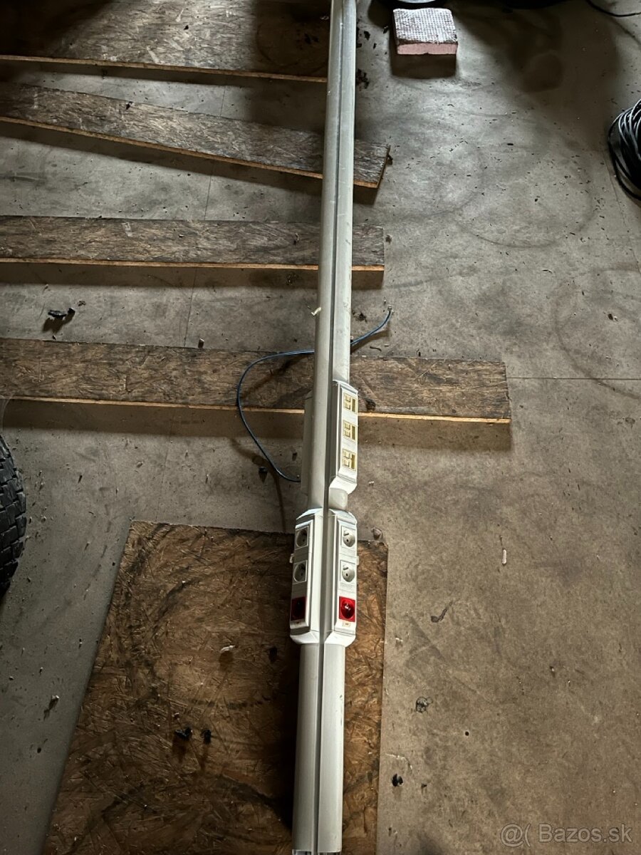 Legrand instalacne stlpiky so zasuvkami