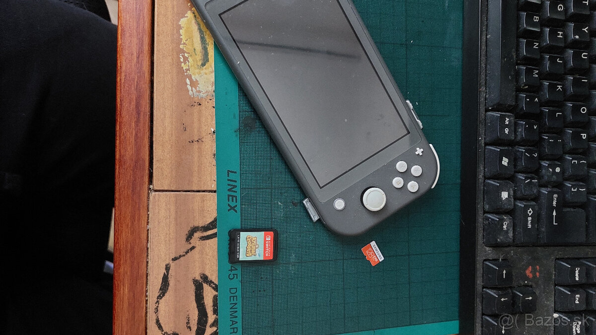 NINTENDO SWITCH LITE + ANIMAL CROSSING + 128GB SD KARTA