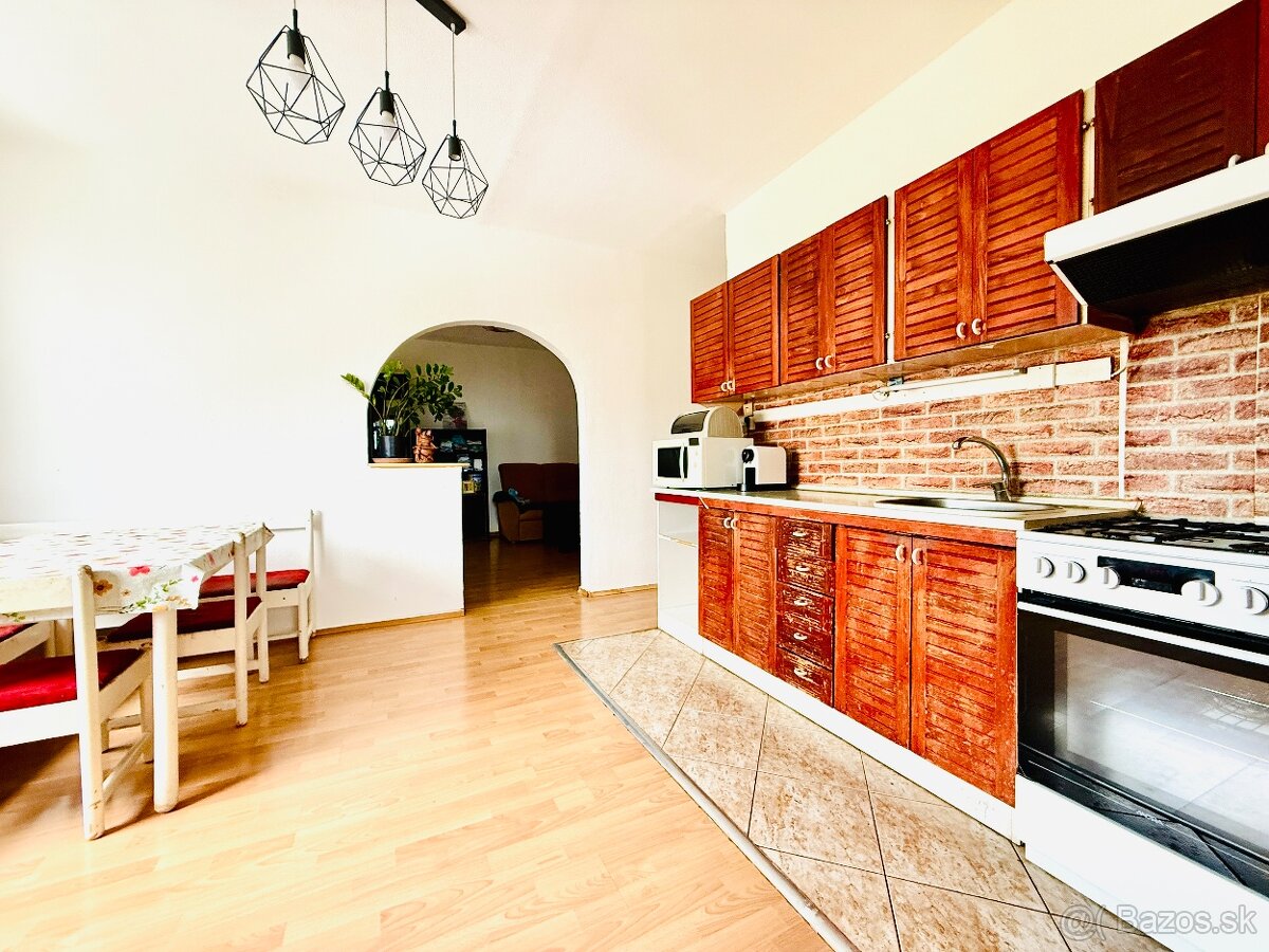 Klimatizovaný 3 izbový byt s balkónom
