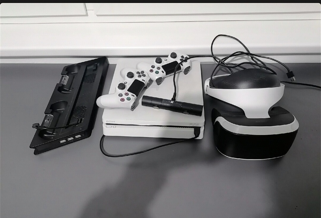 Ps 4 slim 1tb + Virtuálna realita PS4